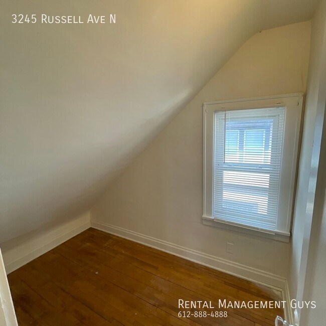 Photo - Charming 2 Bed/1 Bath + Den for Rent!