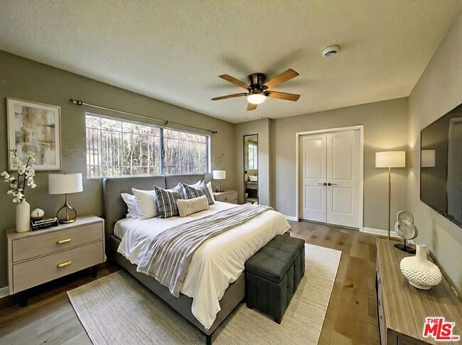 Photo - 533 W 75th St Unit 3