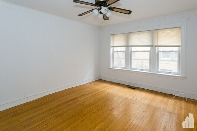 Photo - 1910 W Winnemac Ave Unit 1904-1