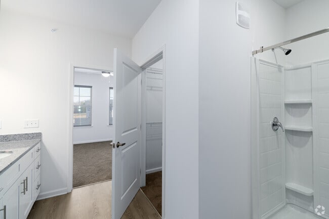 3BR, 2BA - 1,354SF - Primary Bathroom