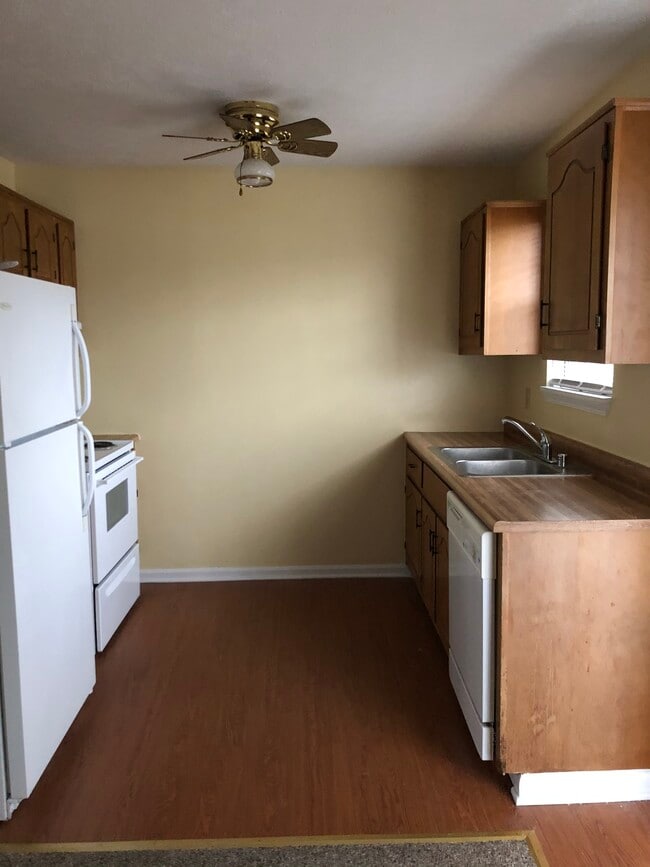 Kitchen - 2926 Crockett Ct Unidad 4