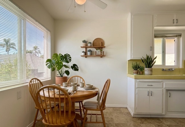 Building Photo - CORNER Upstairs Unit 3753 Herman Ave