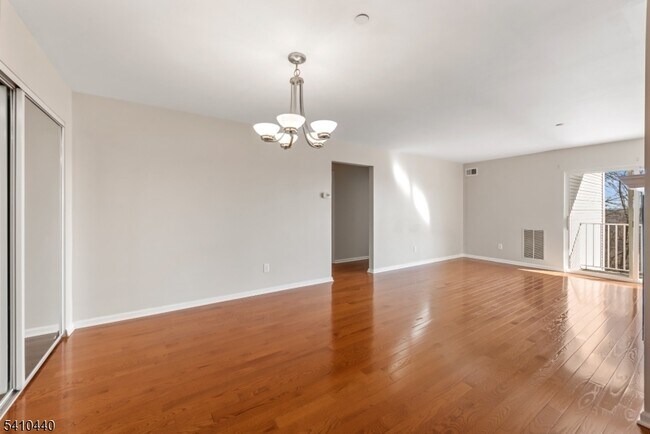 Photo - 90 Crestview Ln