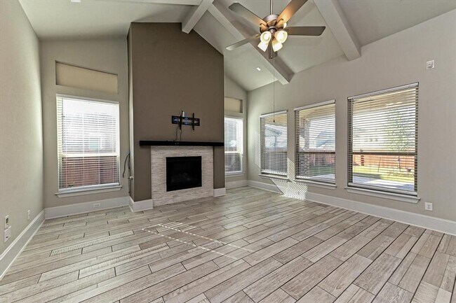 Photo - 208 Rocky View Ln