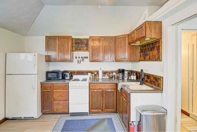 Photo - 5169 Caroline Ave Casa