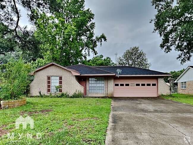 Building Photo - 1502 Maple St Rental