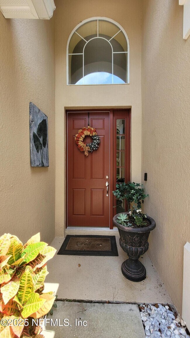 Building Photo - 8247 Hedgewood Dr Rental