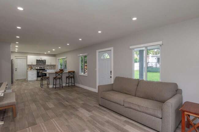 Photo - 13487 Barwick Rd