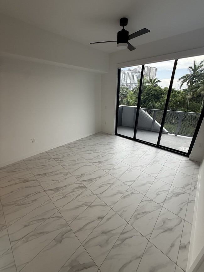 Photo - 2507 NE 182nd St Unit A2