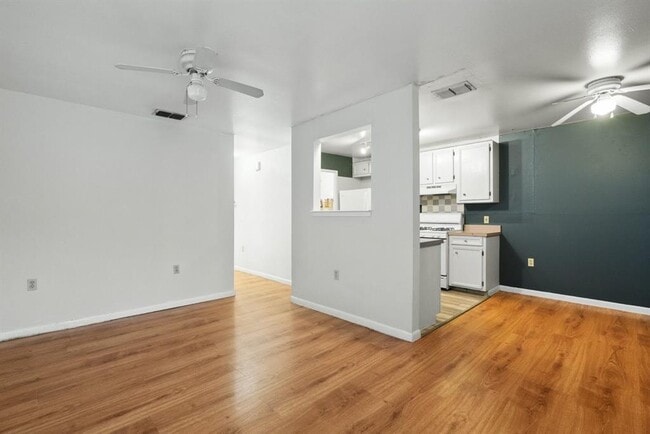 Photo - 1304 Delano St