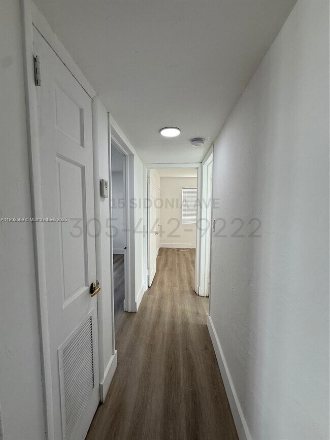 Photo - 15 Sidonia Ave Unidad 1