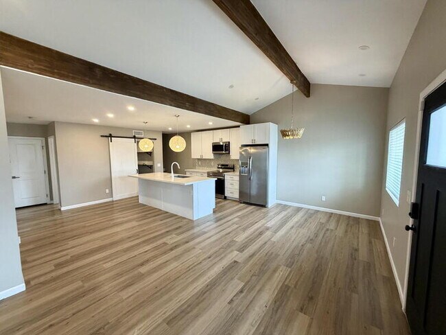 Photo - 2029 W Adams St