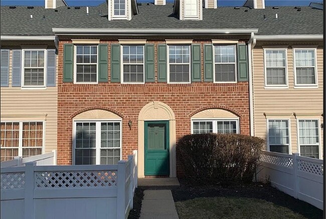 Building Photo - 203 Darwin Ln
