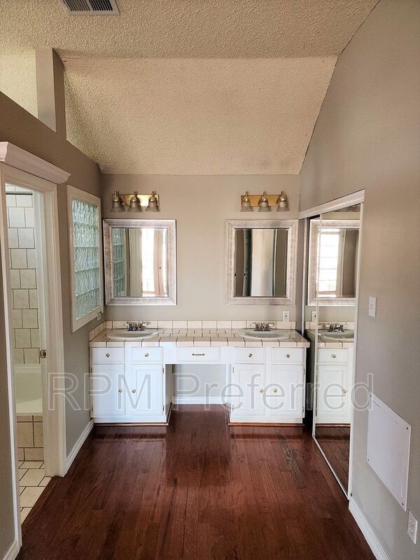 Photo - 2402 Chestnut Mills Rd