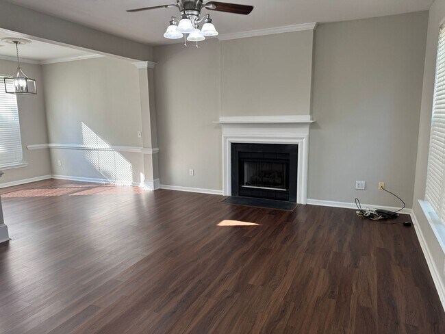 Photo - Beautiful, Spacious 3 bedroom home with bonus and fenced yard.