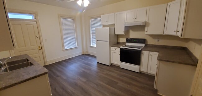 Building Photo - 1054 Cornwall Rd Unit 1054 B second floor large