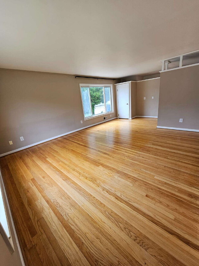 Photo - Beautiful 3-Bedroom Ranch in Desirable Northwest Warren, Nice Kitchen, Large Living Room, Finishe...