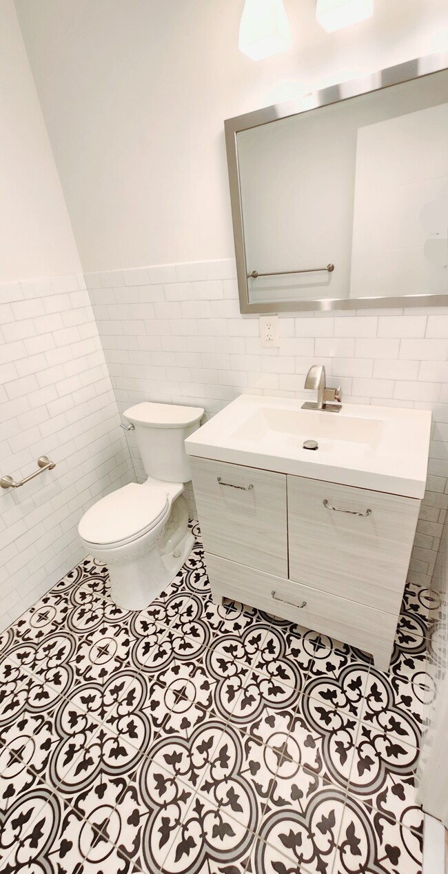 Photo - 2200 W 32nd St