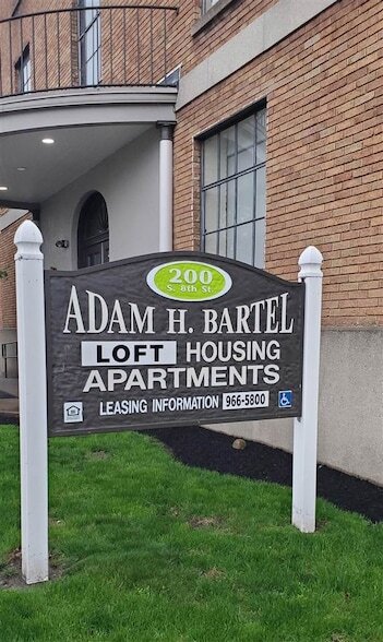 Photo - 200 S 8th St