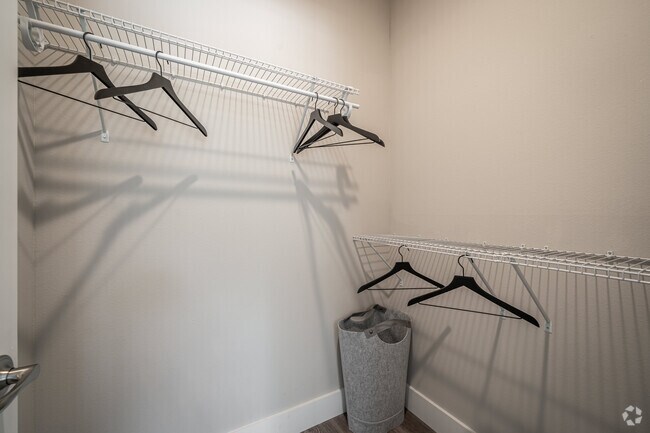 1BR, 1BA - 704SF
