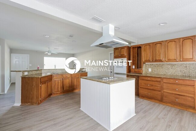 Photo - 3 Bedroom Pet-Friendly Home in Sarasota, FL with Main Street Renewal