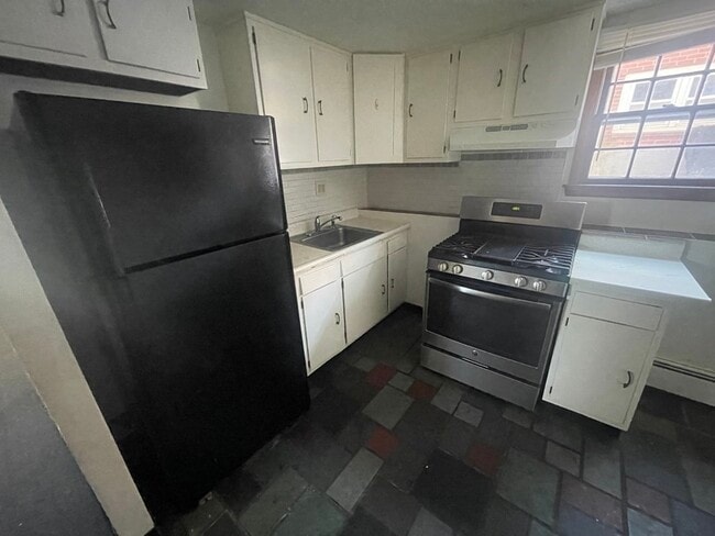 Building Photo - 2 Maynard St Unit 2 Rental