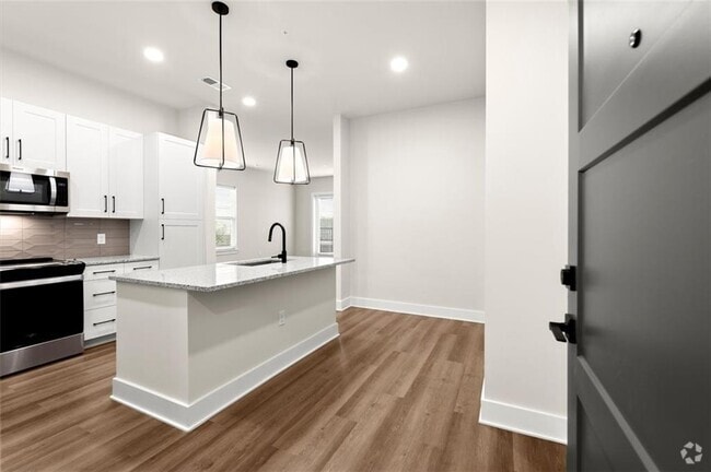 Building Photo - 2648 Sandy Plains Rd Unit 301 Rental