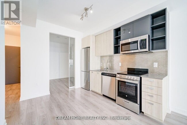 Photo - 10 De Boers Dr Unit 1008