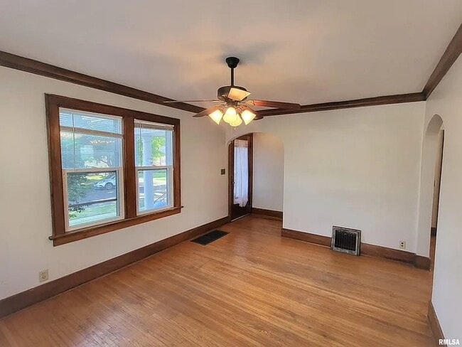 Photo - 1021 W Hanssler Pl