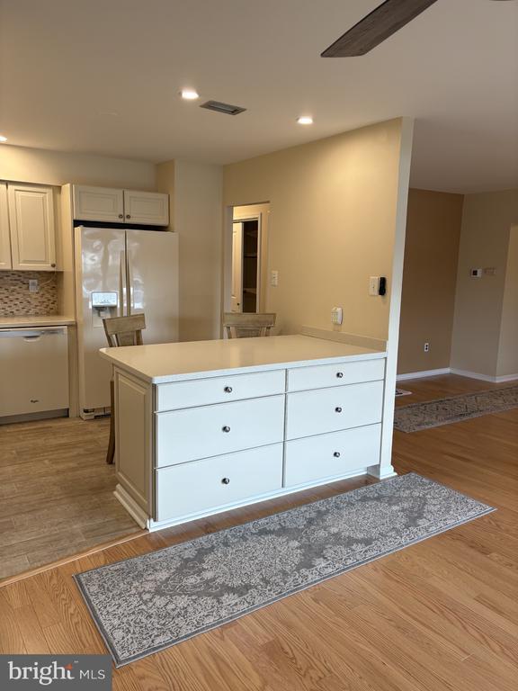 Building Photo - 215 Haddonfield Cmns Unit 215