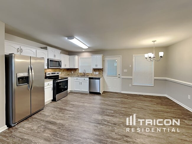 Photo - 1657 Lemming Dr SE