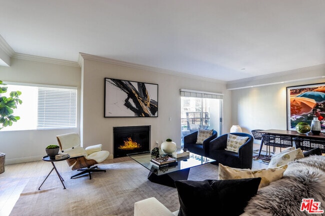 Building Photo - 121 S Palm Dr Unit 404 Rental