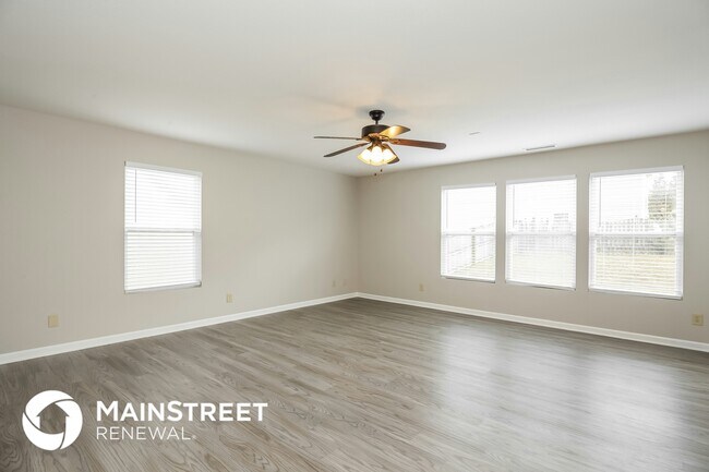 Photo - 3325 Aldwych Way