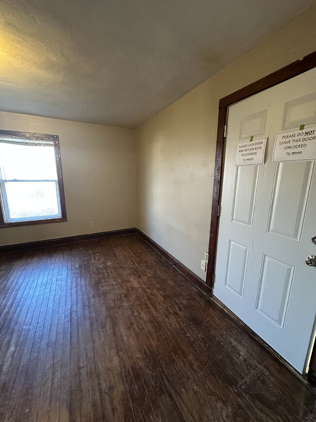 Photo - 320 1/2 Highland Ave. Upper Apartment