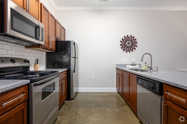2BR, 2BA - 1044SF - Kitchen