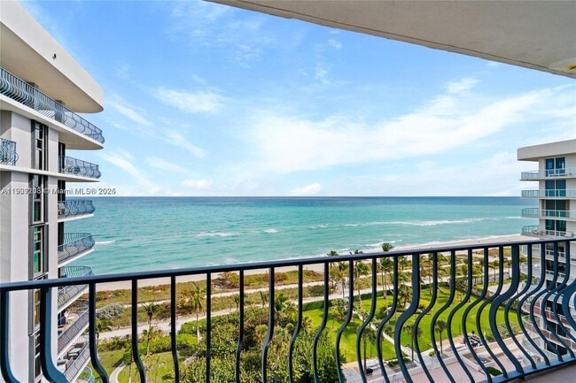 Photo - 8877 Collins Ave Unidad PH-8