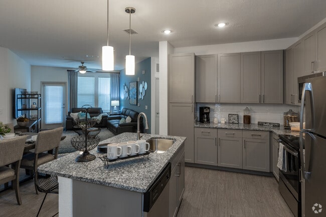 3BR, 2BA, - 1561SF