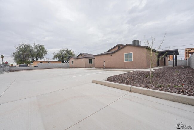 Photo - 1921 S Walnut Ave