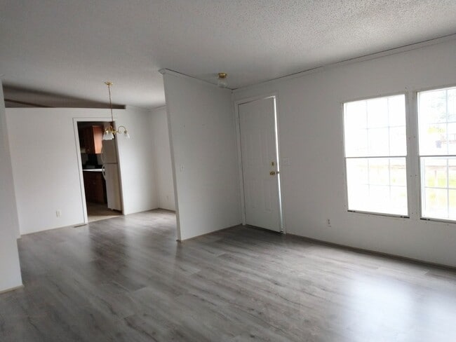 Photo - 239 Castlebury Ln
