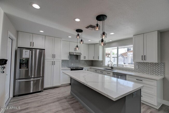 Photo - 917 N 87th Pl