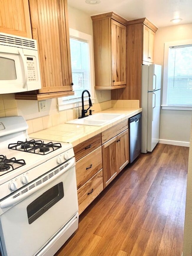 Building Photo - 871 Dowdell Ln Unit 871 A