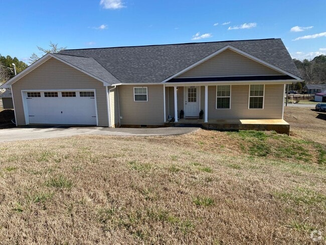 Building Photo - 3 bedrooms and 2 bathrooms in White Pine TN Rental