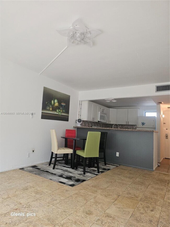 20400 W Country Club Dr Unit 204