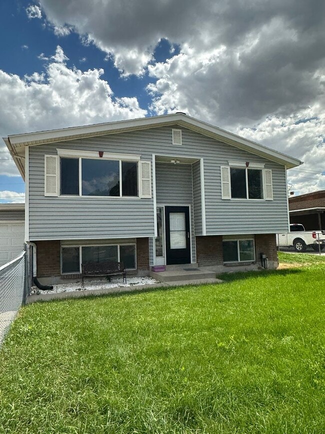 Building Photo - GET $500 OFF THE FIRST MONTHS RENT!!! Rental