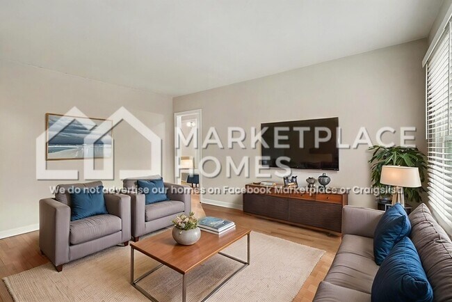 Photo - 2851 Akron St