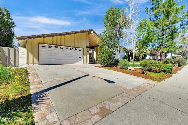 Photo - 2923 E Sierra Dr