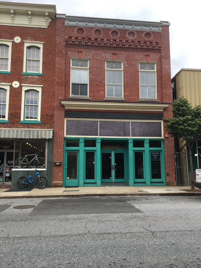 1105 Main St - 1105 Main St