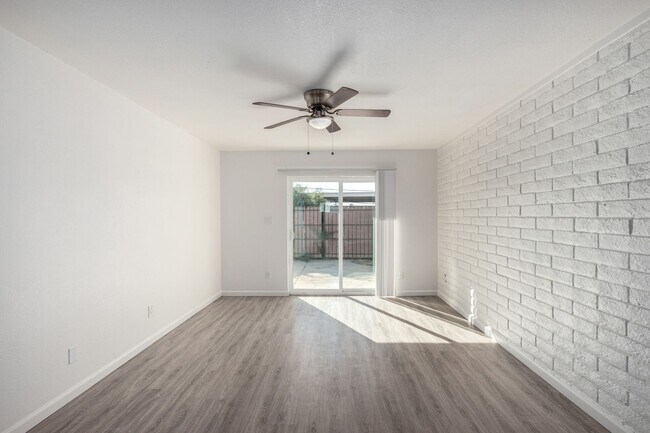 Photo - Granada Gardens