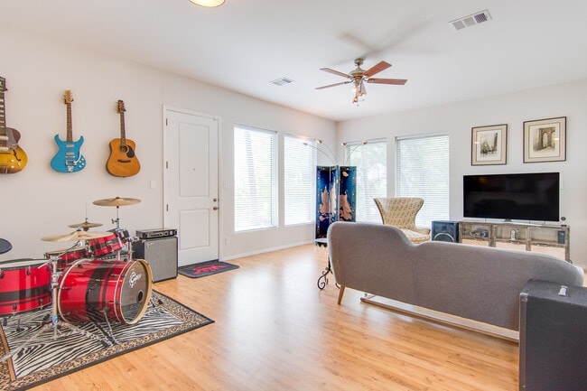 Photo - 5404 Ledesma Rd
