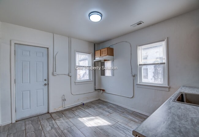 Photo - 2453 Prospect St